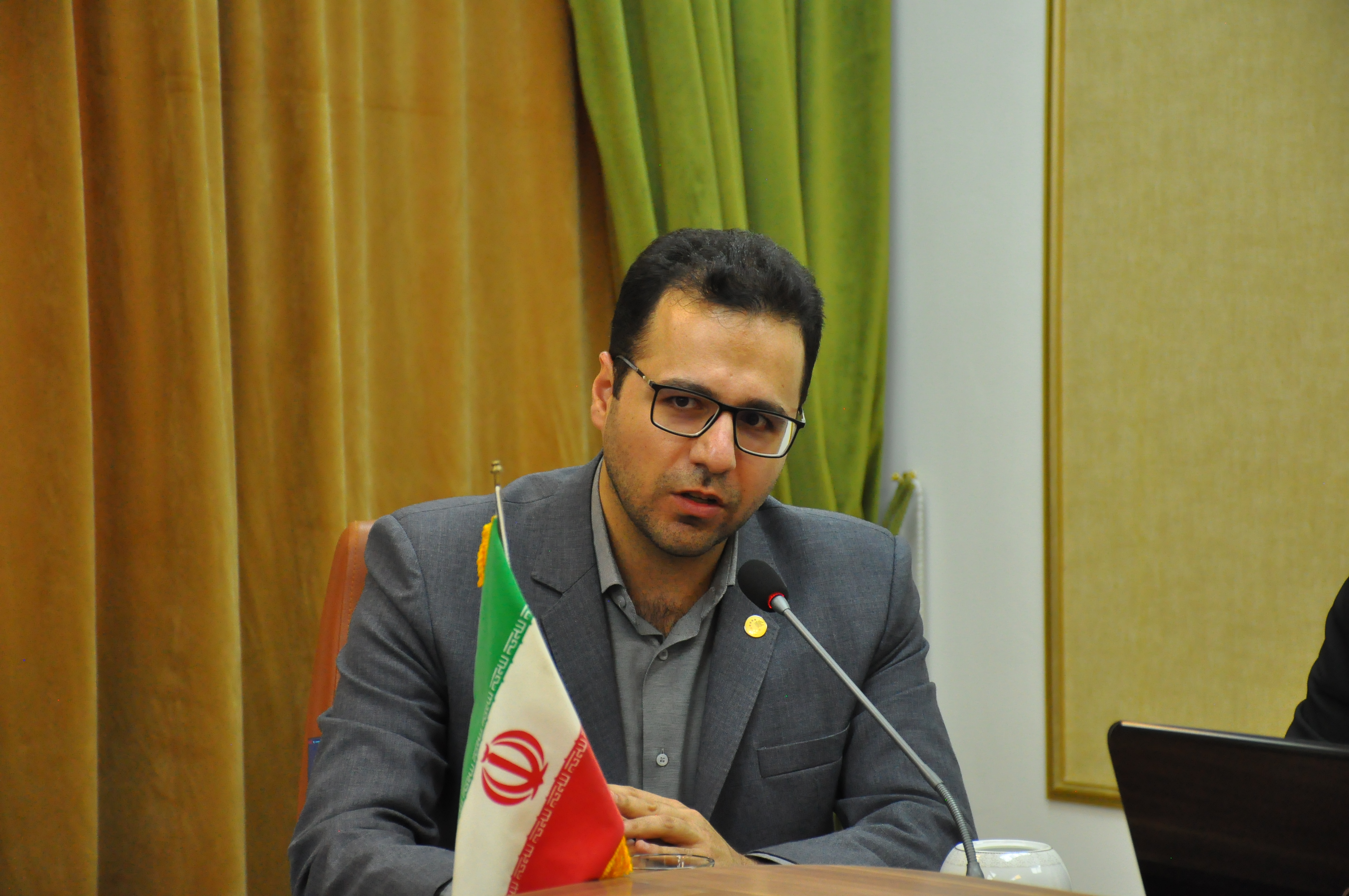 حضور مسعود جمشیدیان، معاون توسعه فناوری پارک علم و فناوری خراسان در برنامه رادیویی و زنده شب‌چراغ