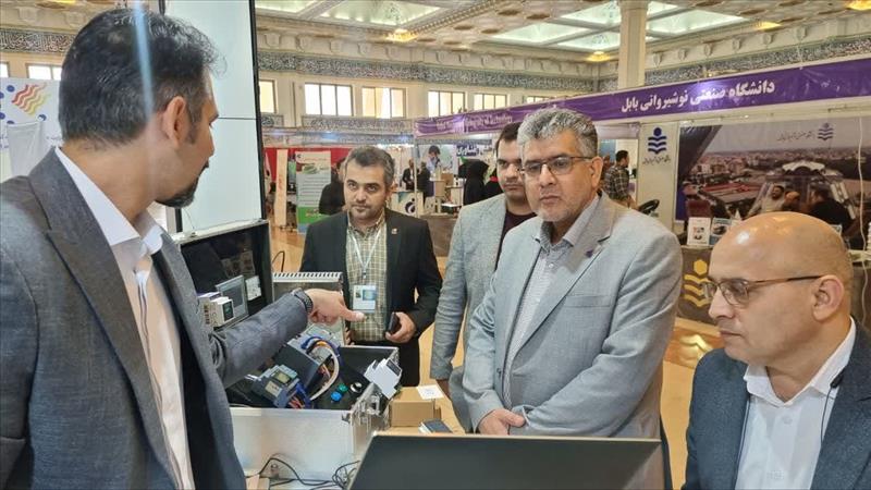 مسئول پژوهش و توسعه شرکت ملی صنایع پتروشیمی ایران برای تعامل با شرکت دنیای هوشمند آوا از غرفه این شرکت بازدید کرد.