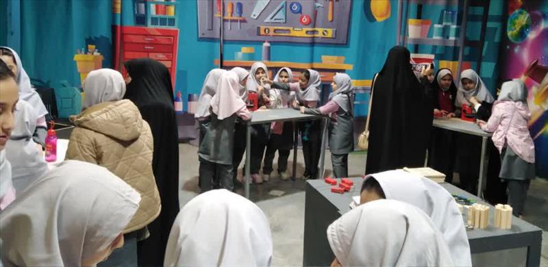 بازدید دانش‌آموزان دبستان امام حسین (واحد 2) از سرزمین علم و فناوری نوجوانان
