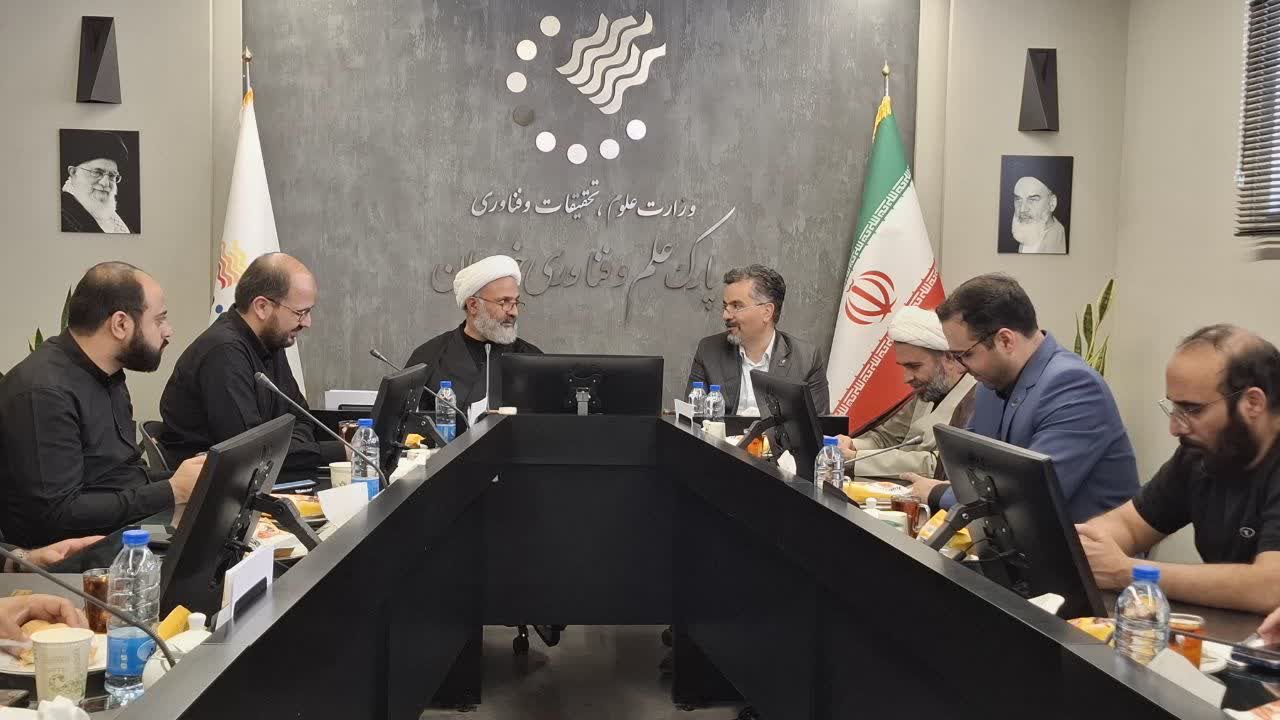 نشست تخصصی مرکز رشد فناوری های فرهنگی و زیارت با حضور نماینده مردم مشهد در مجلس شورای اسلامی برگزار شد